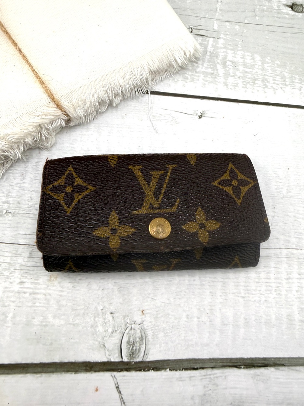 AUTHENTIC Louis Vuitton Monogram 4 ring key holder.